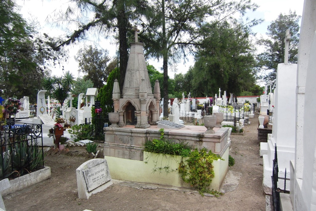 Our Lady of Guadalupe Cemetery, SMA