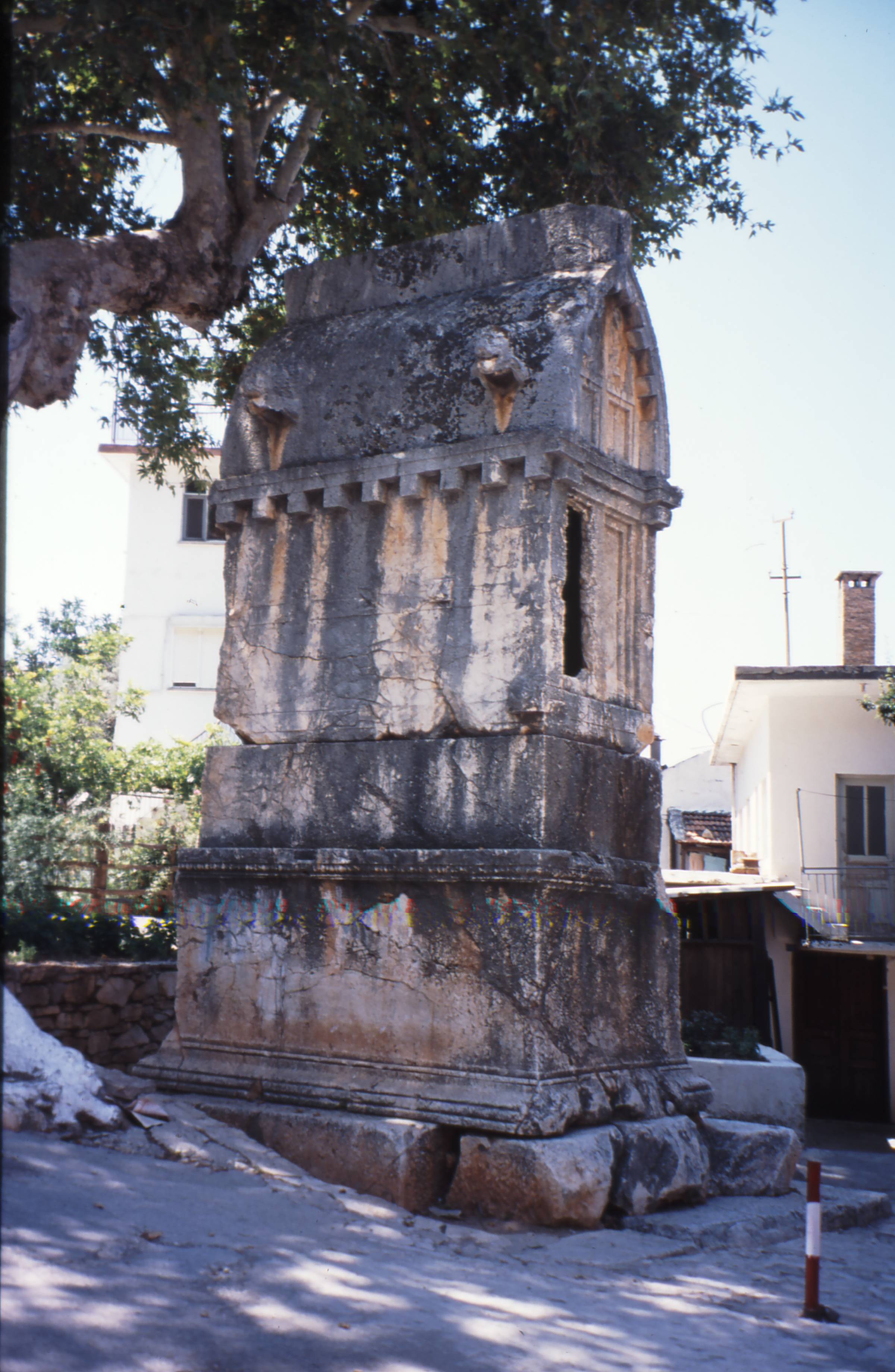 Kas tomb