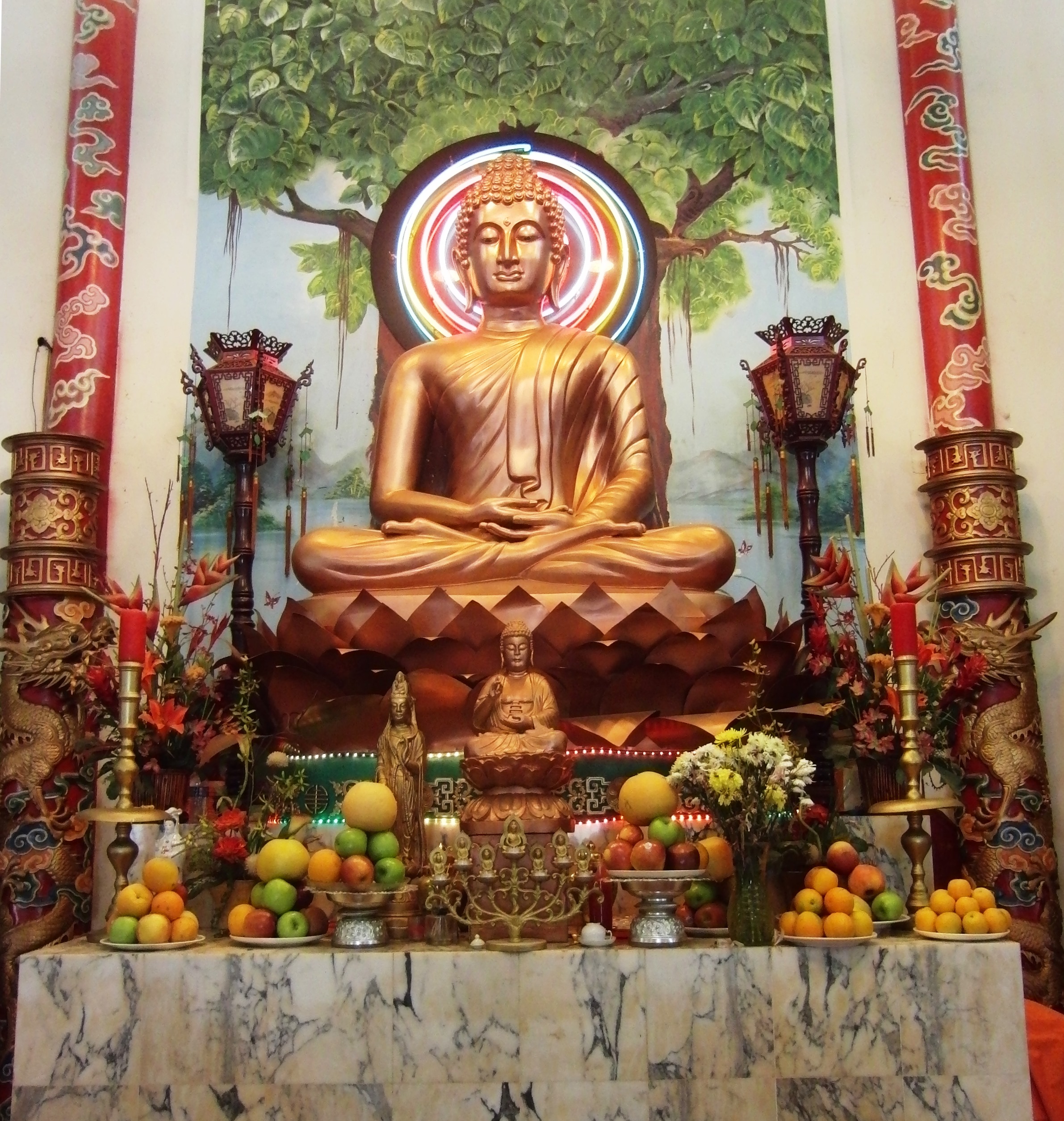 Main Alter & Buddah